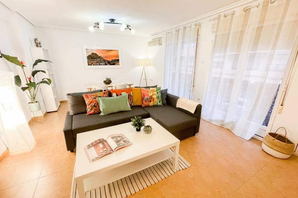 Coqueto Y Amplio Apartamento A 15 Min De La Playa อาลิกันเต ภายนอก รูปภาพ