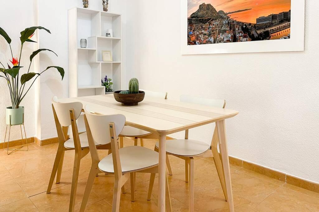 Coqueto Y Amplio Apartamento A 15 Min De La Playa อาลิกันเต ภายนอก รูปภาพ